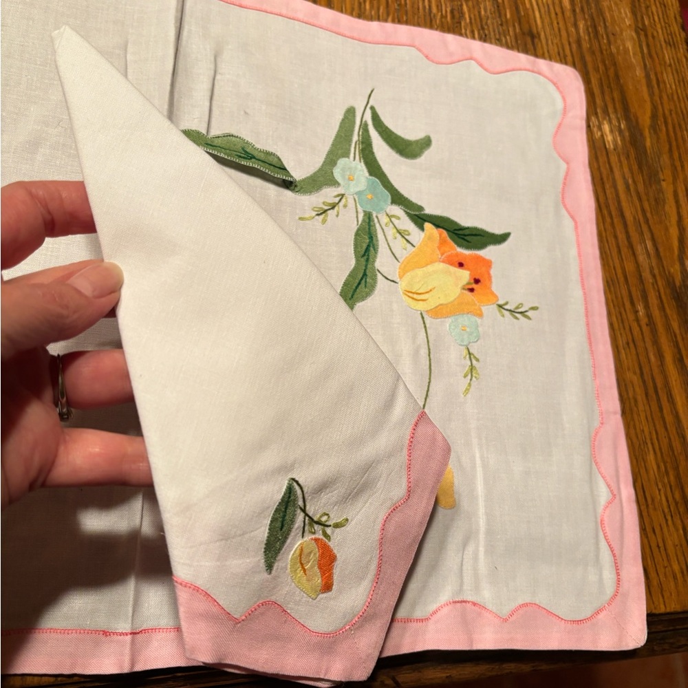 Vintage Floral Appliqué & Embroidered 4 Placemats +  4 Napkins,